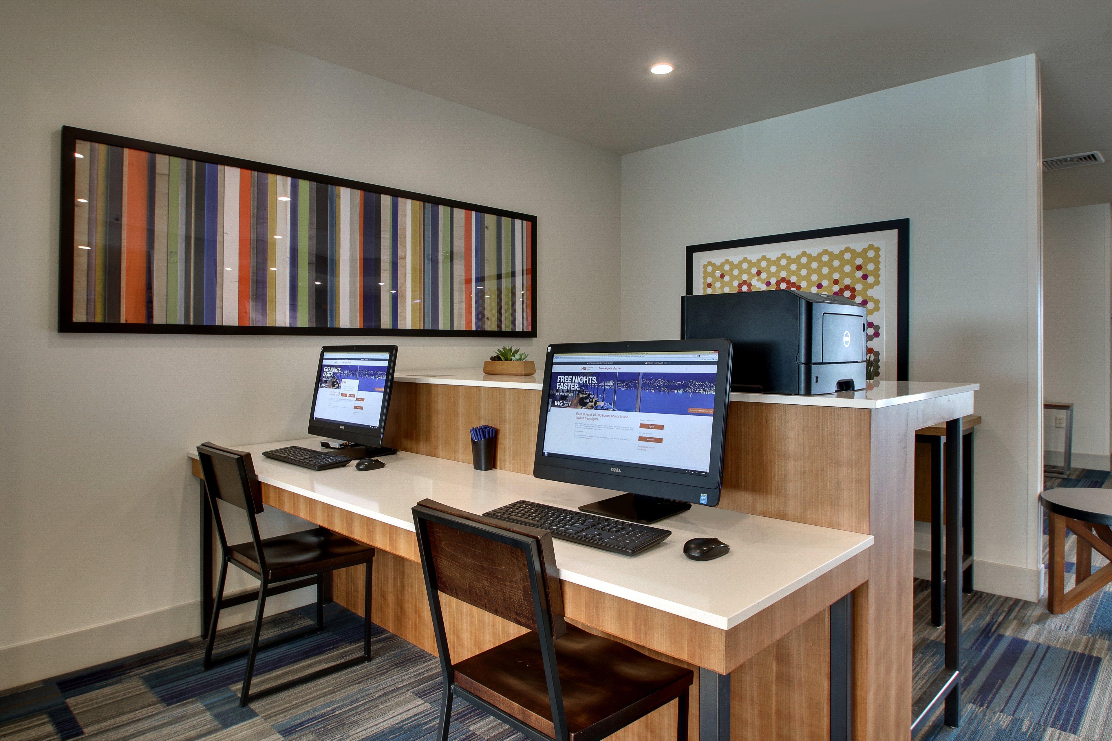 Express & Lancaster East - By Ihg Hotel